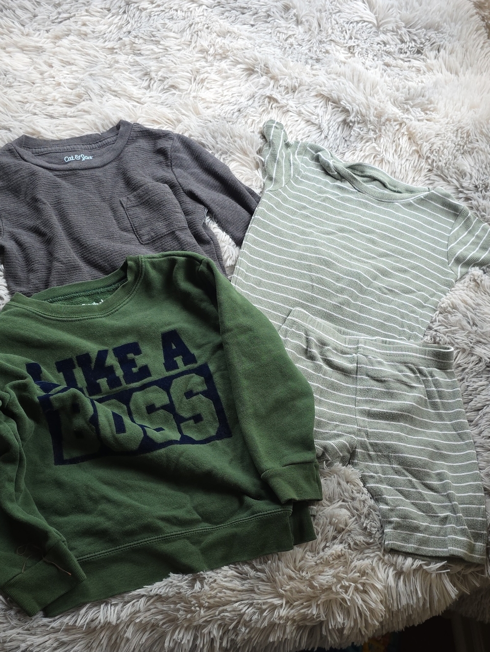 Set consisting of a "LIKE A BOSS" sweater, a shirt, and pajamas, size 3T.